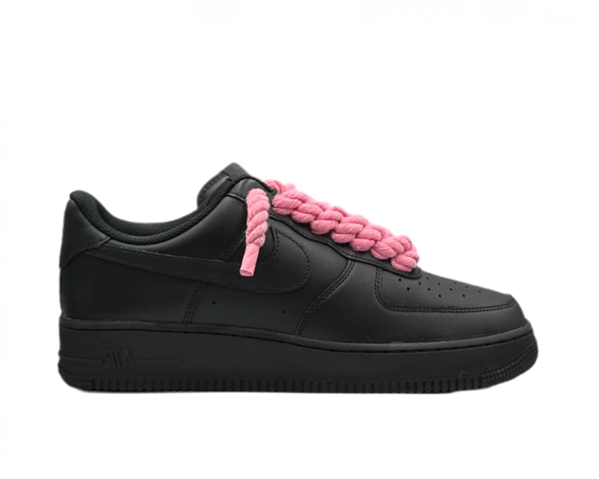 NIKE AIR FORCE 1 ‘07 TRIPLE BLACK ‘PINK ROPE LACES’