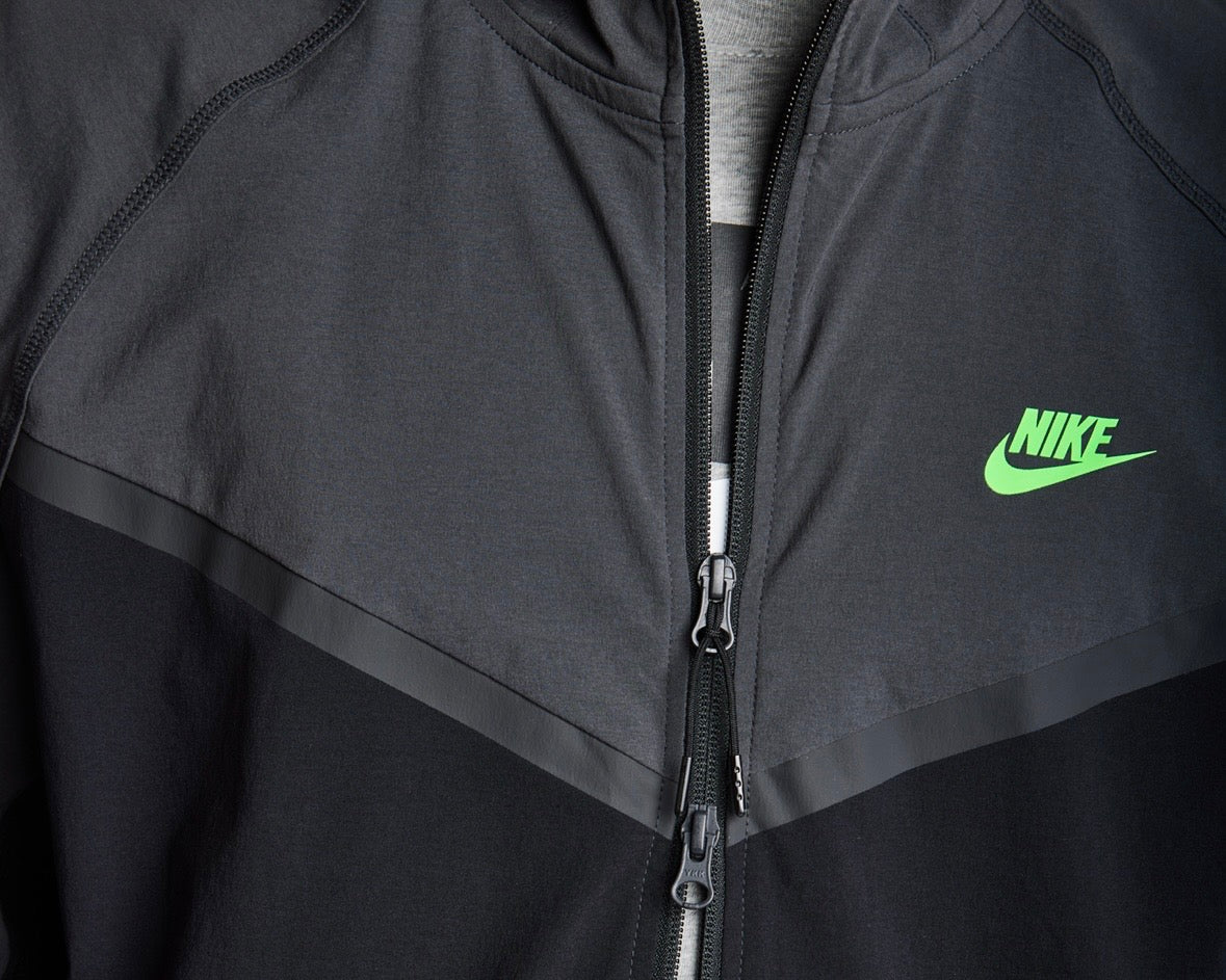 NIKE TECH WOVEN WINDBREAKER JACKET ‘LIGHT ARMY’
