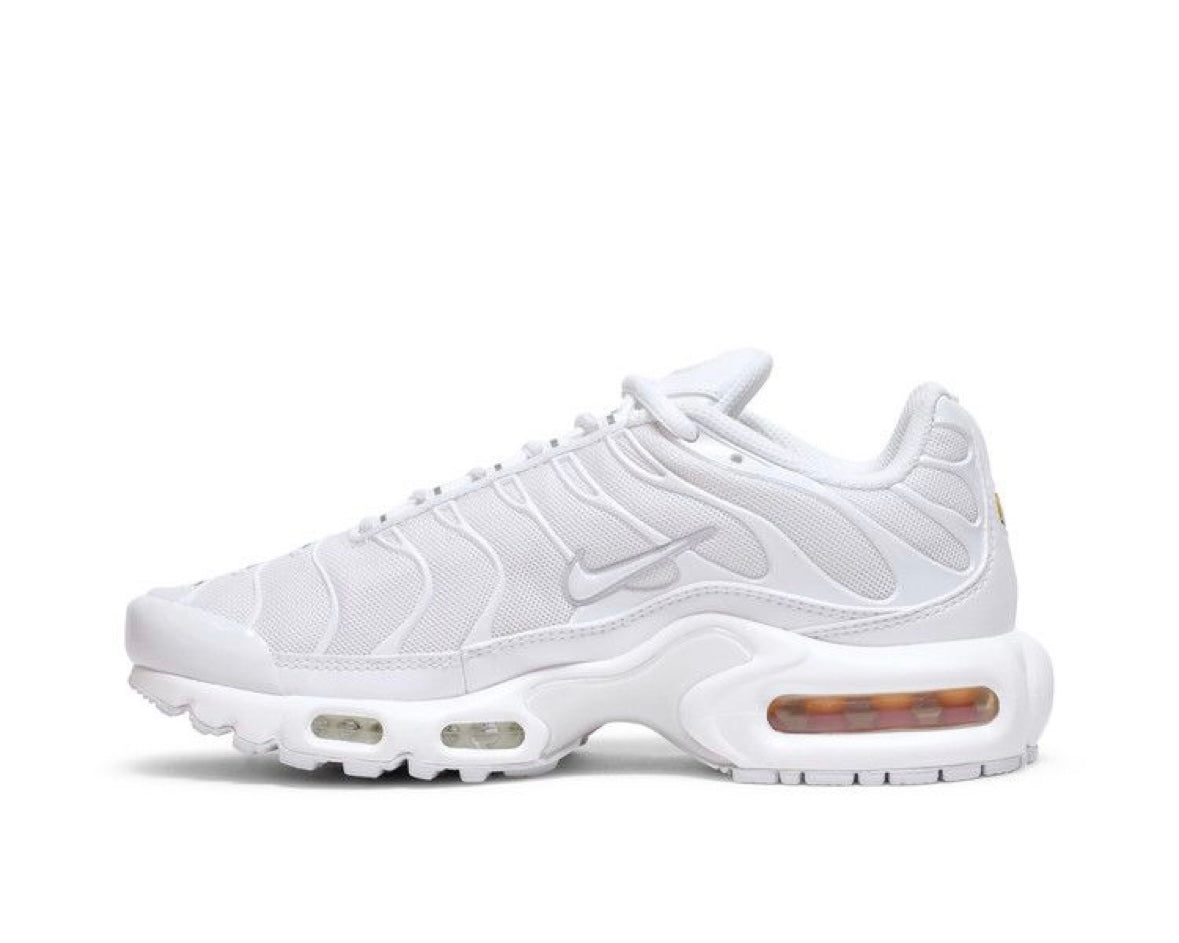 NIKE AIR MAX PLUS ‘TRIPLE WHITE’