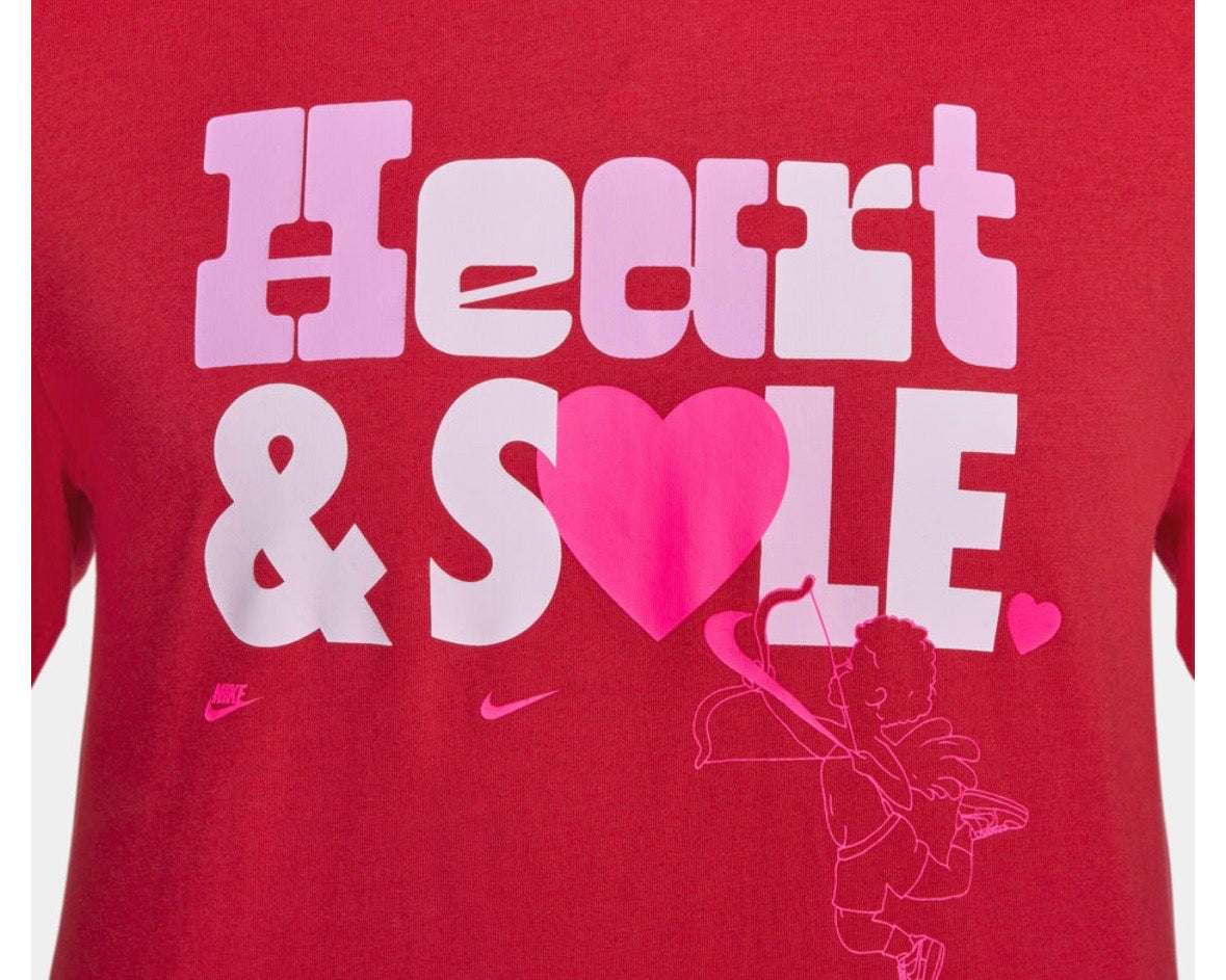 NIKE SPORTSWEAR HEART&SOLE UNIVERSITY RED T-SHIRT