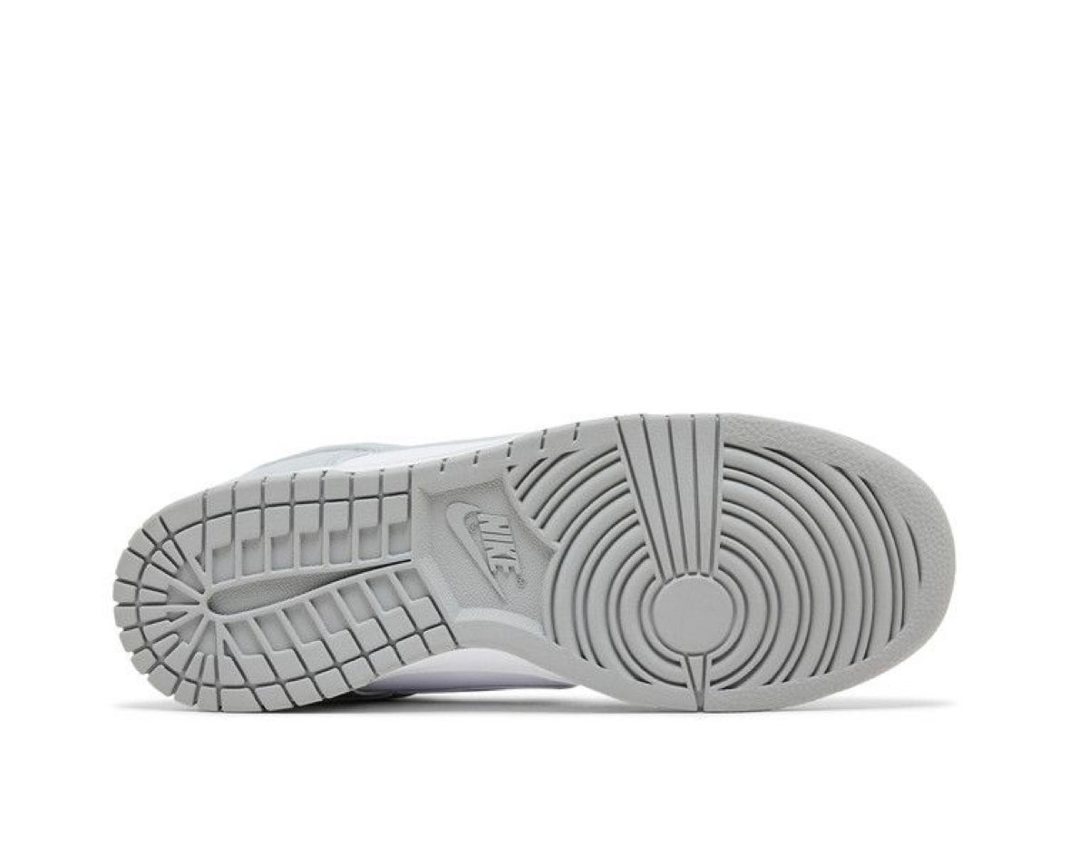 NIKE DUNK LOW ‘LIGHT SMOKE GREY’