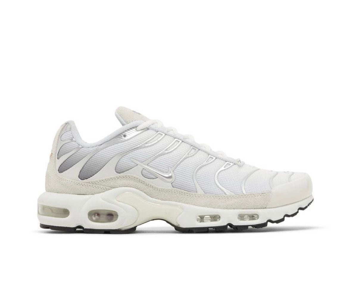 NIKE AIR MAX PLUS ‘PURE PLATINUM’