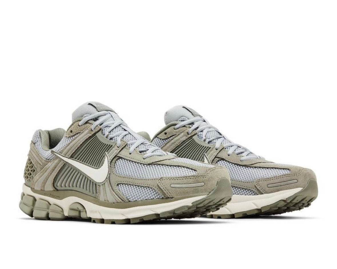 NIKE AIR ZOOM VOMERO 5 ‘DARK STUCCO’