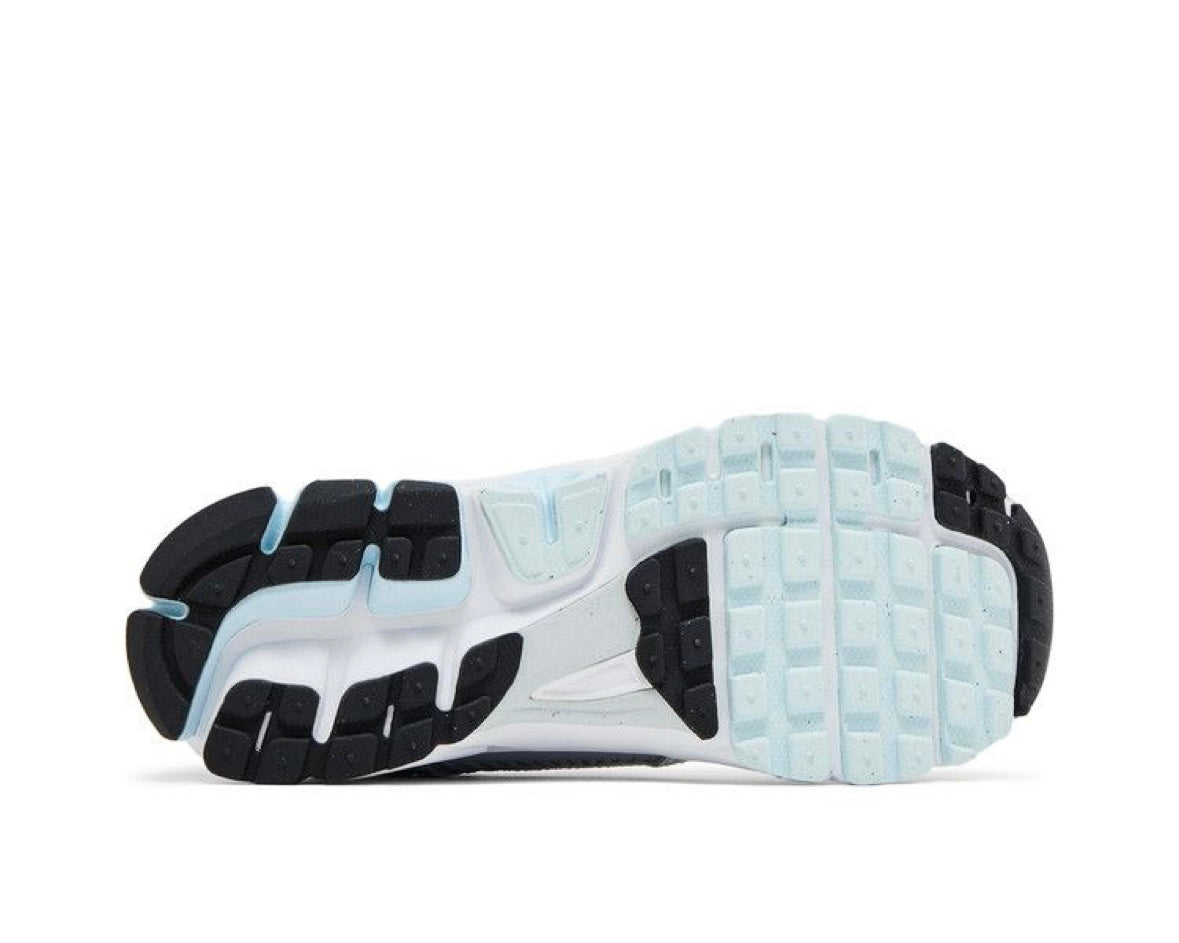 NIKE VOMERO 5 GS ‘METALLIC SWOOSH’