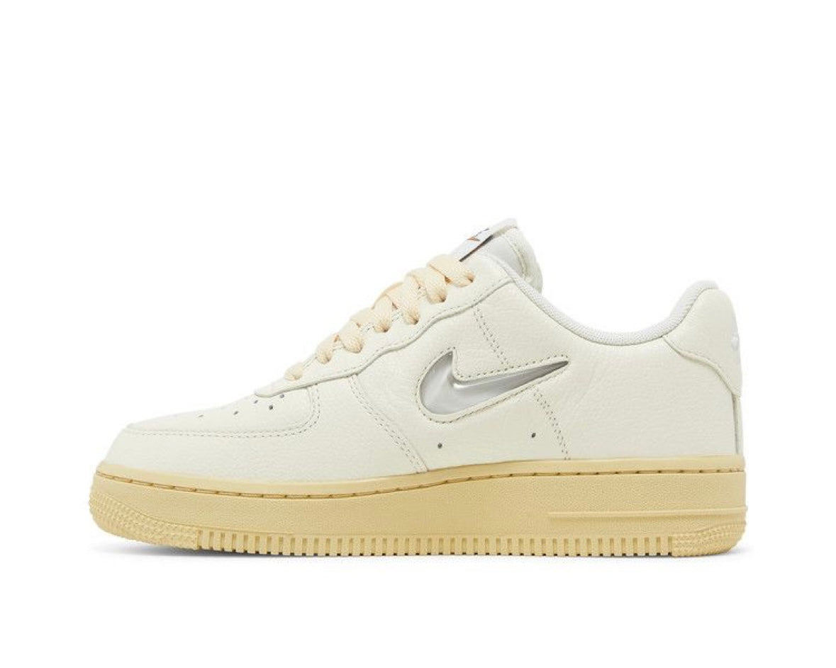 NIKE AIR FORCE 1 ‘07 LX WMNS ‘COCONUT MILK’