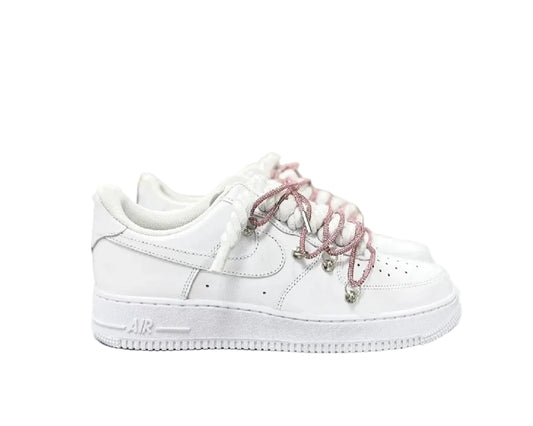 NIKE AIR FORCE 1 ‘07 ‘TRIPLE WHITE ‘DIAMOND ROPE LACE PINK’