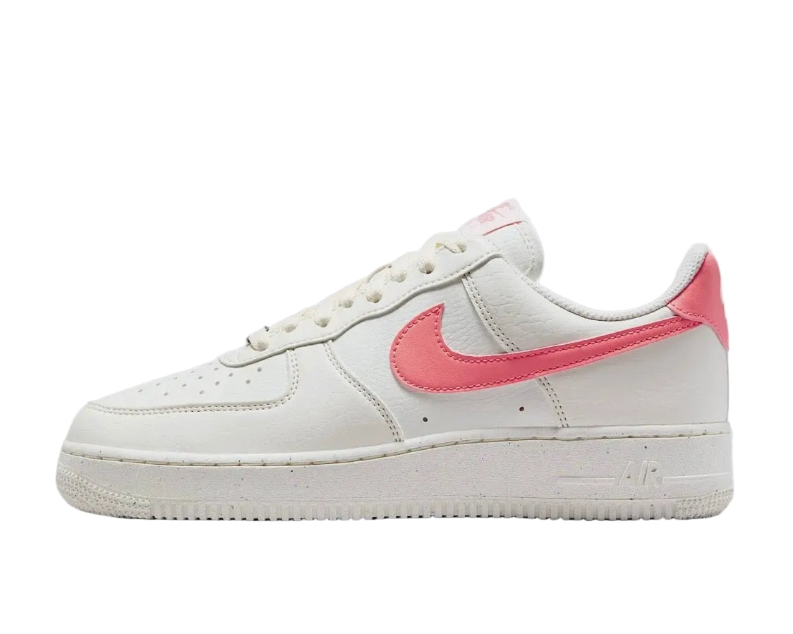 NIKE AIR FORCE 1 ‘07 SE NEXT NATURE ‘SAIL HOT LAVA’