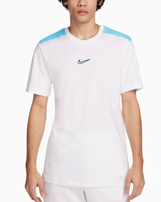 NIKE SPORTSWEAR GRAPHIC T-SHIRT ‘WHITE AQUARIUS BLUE’