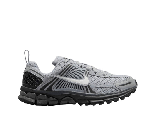 NIKE VOMERO 5 ‘WOLF GREY ANTHRACITE’