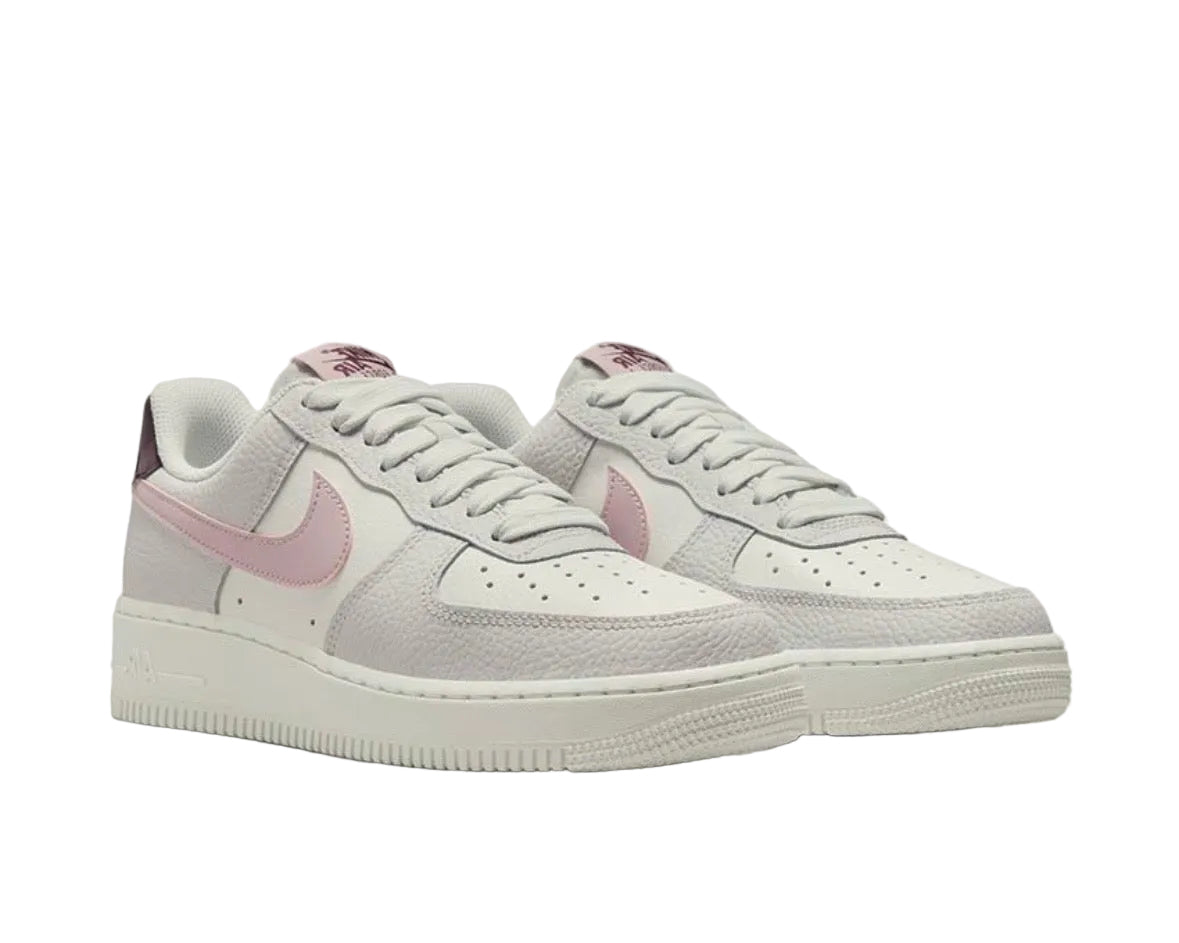 NIKE AIR FORCE 1 ‘PLUM CHALK’