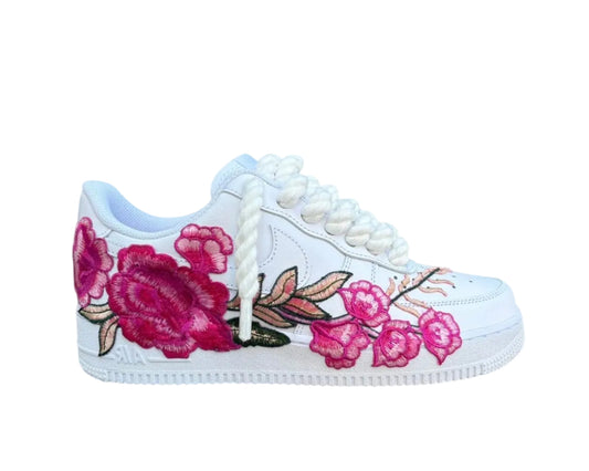 NIKE AIR FORCE 1 ‘07 ‘TRIPLE WHITE’ ‘PINK ROSE ROPE LACES’