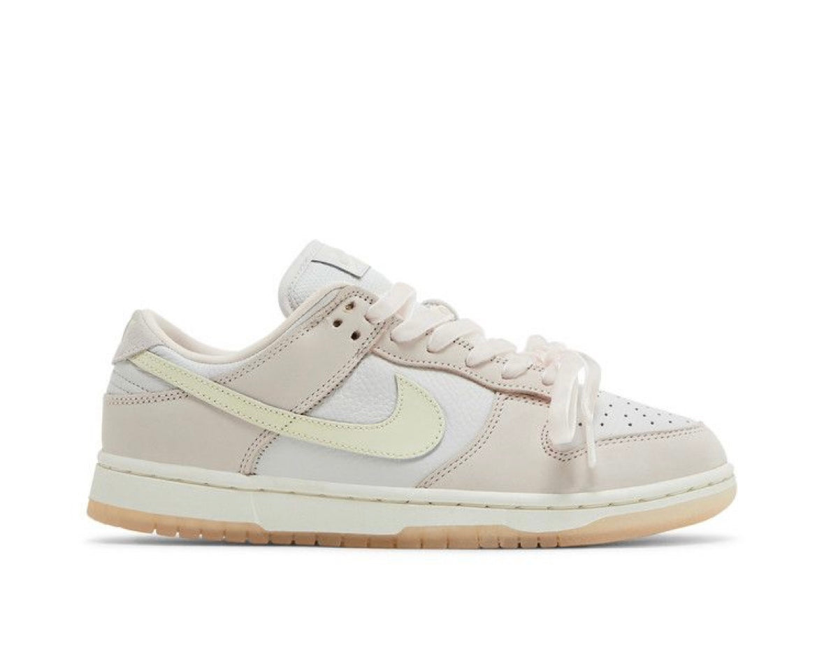 NIKE DUNK LOW ‘LIGHT SOFT PINK’