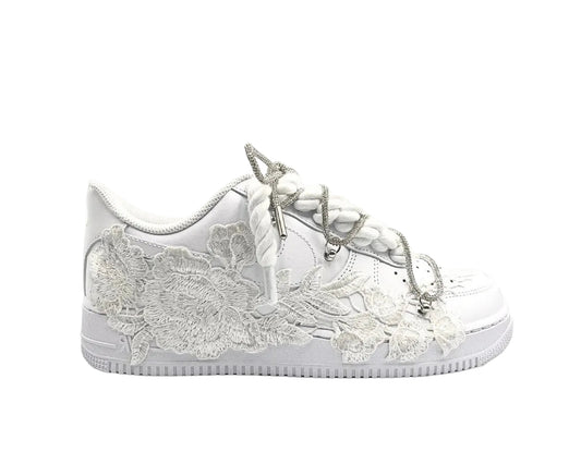 NIKE AIR FORCE 1 ‘07 ‘TRIPLE WHITE’ ‘DIAMOND WHITE ROSE ROPE LACES’