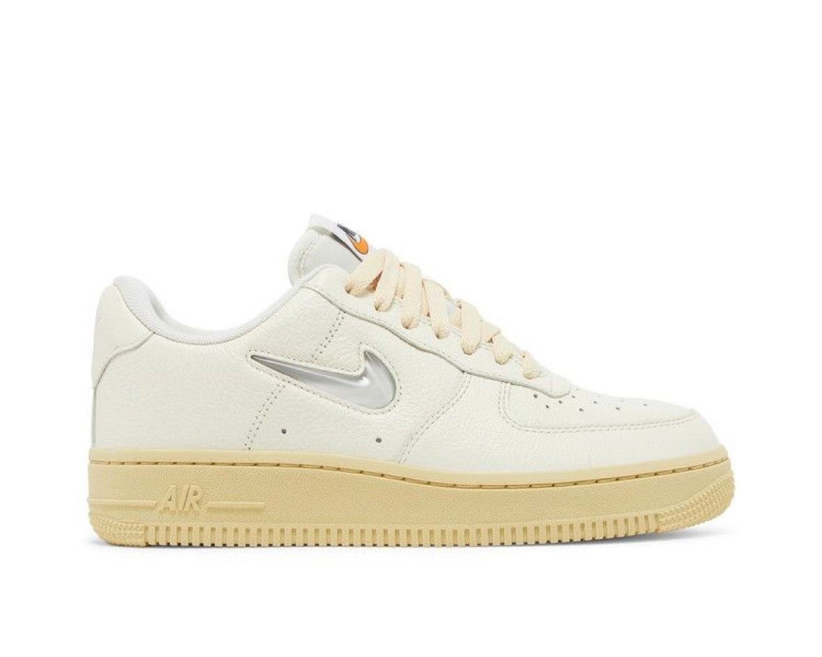 NIKE AIR FORCE 1 ‘07 LX WMNS ‘COCONUT MILK’