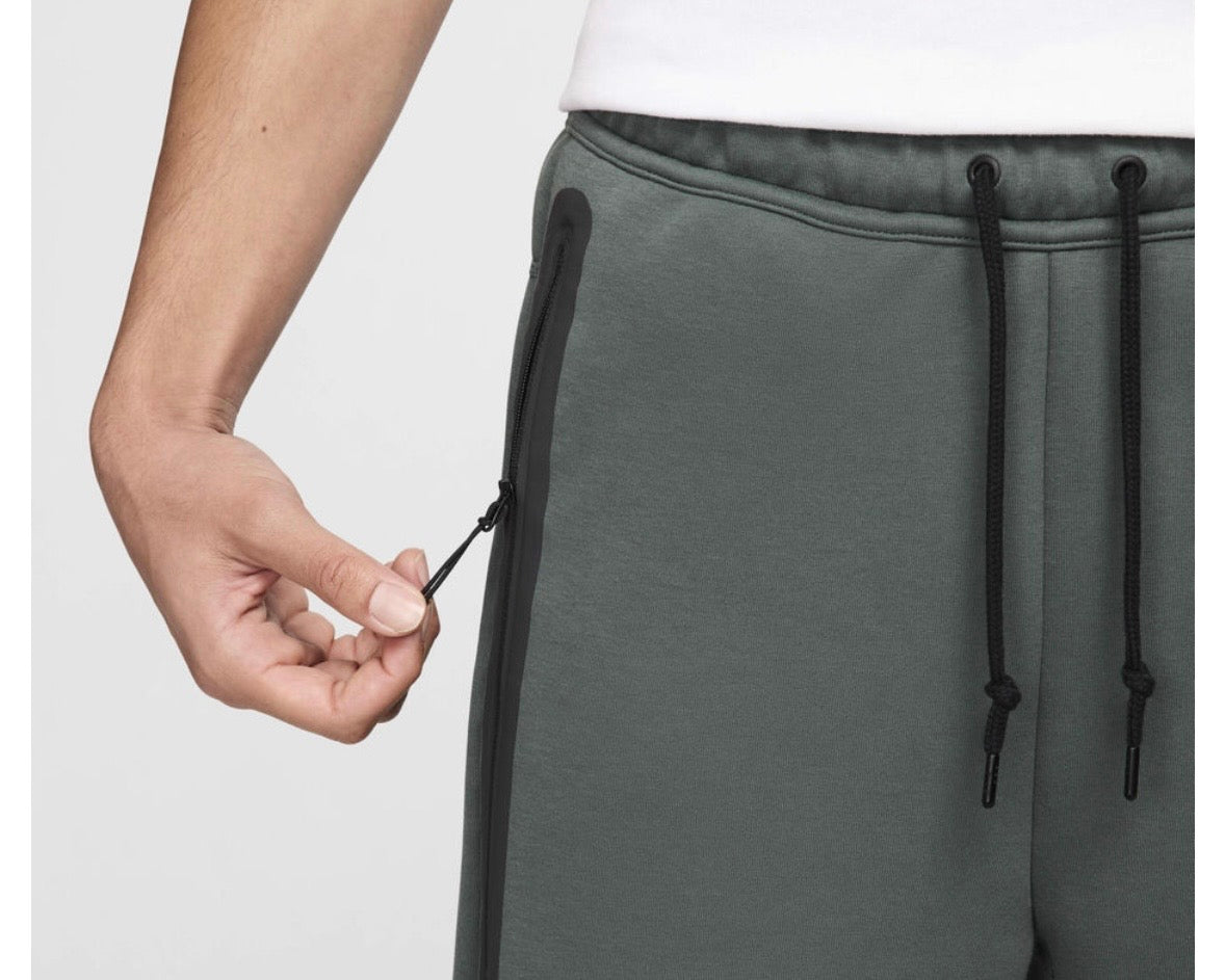 NIKE SPORTSWEAR TECH FLEECE SHORTS ‘VINTAGE GREEN’