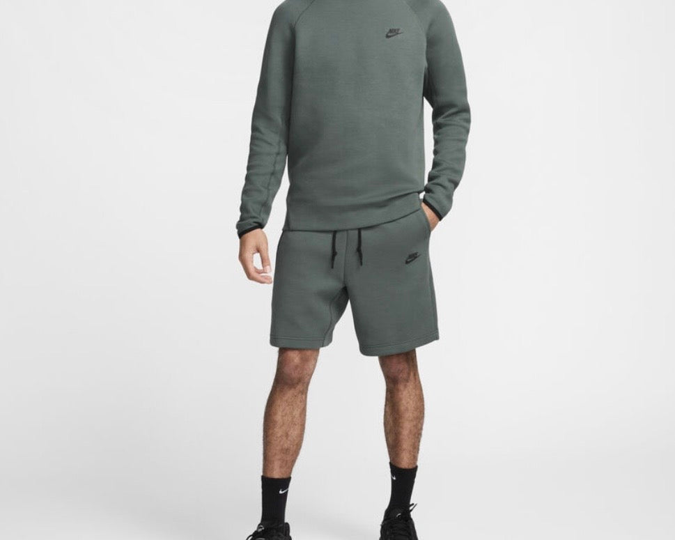 NIKE SPORTSWEAR TECH FLEECE SHORTS ‘VINTAGE GREEN’