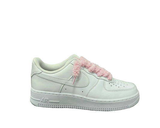 NIKE AIR FORCE 1 ‘07 ‘TRIPLE WHITE FLUFFY LACES PINK’