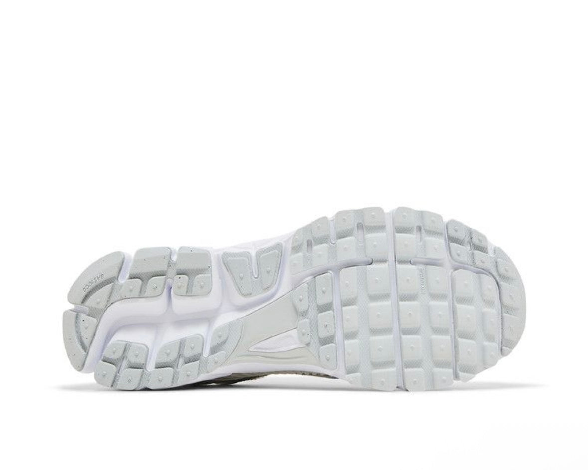 NIKE AIR ZOOM VOMERO 5 ‘CHROME TOE’