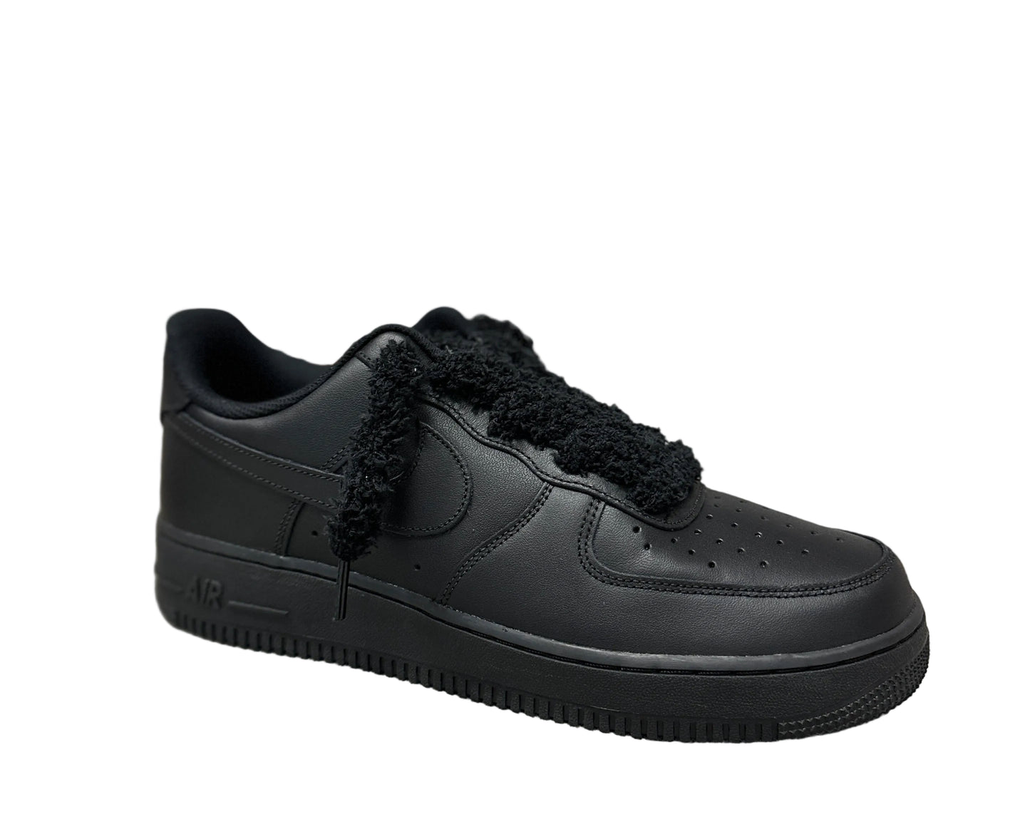 NIKE AIR FORCE 1 ‘TRIPLE BLACK FLUFFY LACES BLACK’